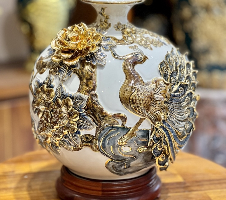 Bình hút lộc cảnh chim công với hoa dát vàng 24K cao H35