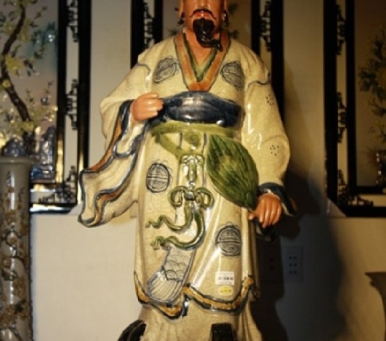 Tượng Gốm Khổng Minh - Biểu Tượng của Trí Tuệ 
